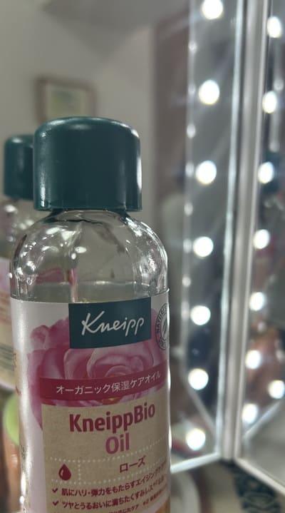 クナイプビオオイルローズと鏡